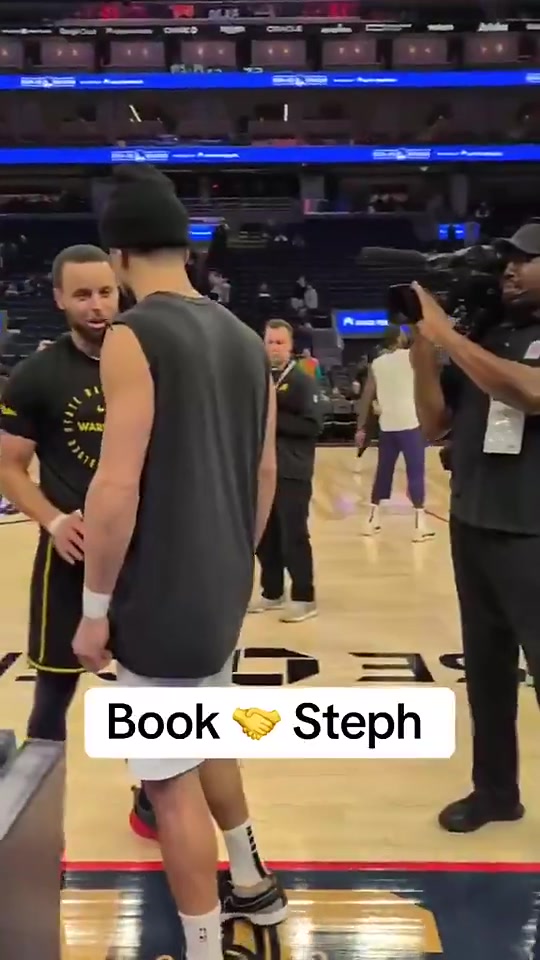 虾仁猪心！库里对布克：他们选杰伦威进全明星，没选你！