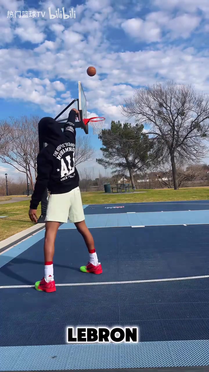 又到模仿时间了！网红模仿NBA球星投篮，谁的姿势最像？